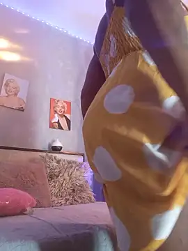 Snapshot of nahiarapalmer19 chatting on 10/18/25, 10:54 nahiarapalmer19 online show from 10/18/25, 10:54