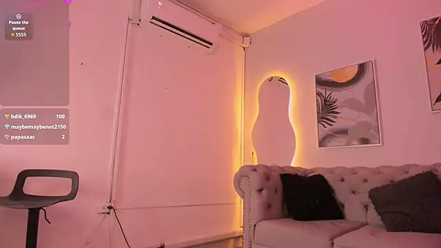 Isa Little Star online show from 10/31/25, 09:10