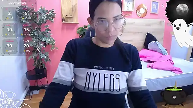 scarlet-foox online show from 10/02/25, 12:12