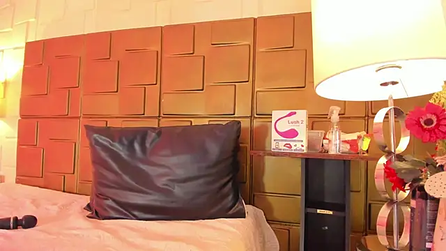 NaomyRivera online show from 09/14/25, 04:22