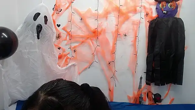 dulcenia rose online show from 10/15/25, 01:55