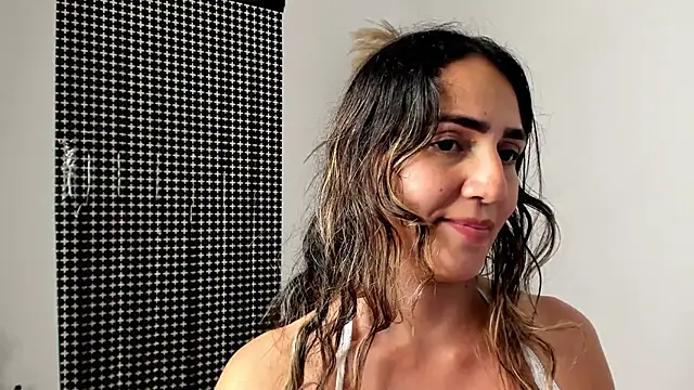 Snapshot of misshiccups chatting on 02/22/25, 04:29 misshiccups online show from 02/22/25, 04:29