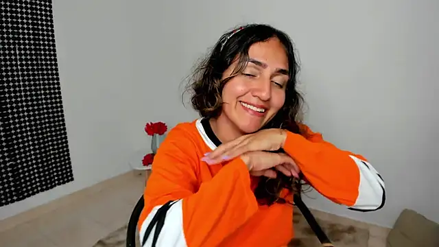 Snapshot of misshiccups chatting on 03/09/25, 04:27 misshiccups online show from 03/09/25, 04:27