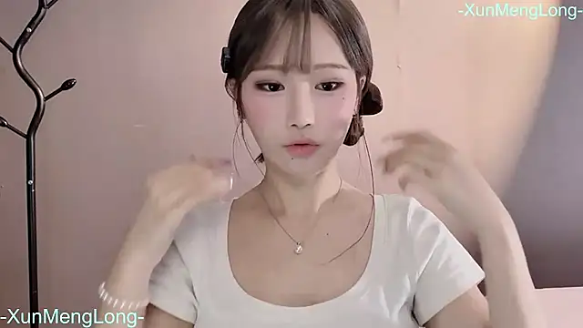 -XunMengLong- online show from 04/12/26, 06:13