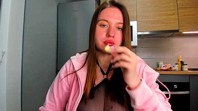 cutegirlonline29 online show from 04/15/26, 07:58