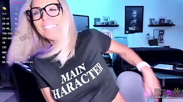 VelvetBarbie online show from 04/17/26, 12:02