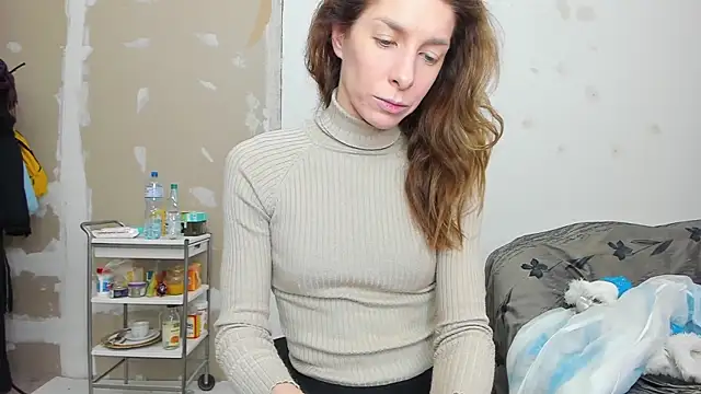 Snapshot of YourSuperModel chatting on 12/27/24, 05:42 YourSuperModel online show from 12/27/24, 05:42