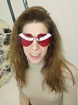 Snapshot of YourSuperModel chatting on 11/20/25, 03:34 YourSuperModel online show from 11/20/25, 03:34