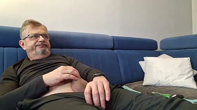 axecoman60 online show from 02/26/25, 08:04