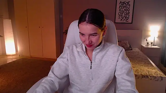 Bellla Haddid online show from 10/12/25, 01:04