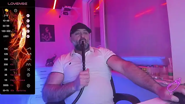 Snapshot of MAGABEAR077 chatting on 02/01/26, 09:35 MAGABEAR077 online show from 02/01/26, 09:35