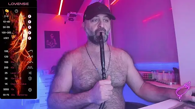 Snapshot of MAGABEAR077 chatting on 02/12/26, 11:11 MAGABEAR077 online show from 02/12/26, 11:11