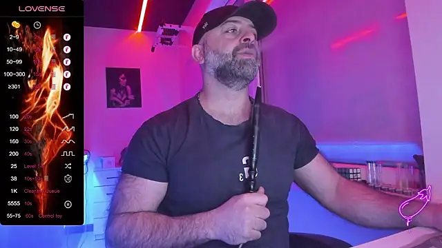 Snapshot of MAGABEAR077 chatting on 02/15/26, 01:57 MAGABEAR077 online show from 02/15/26, 01:57