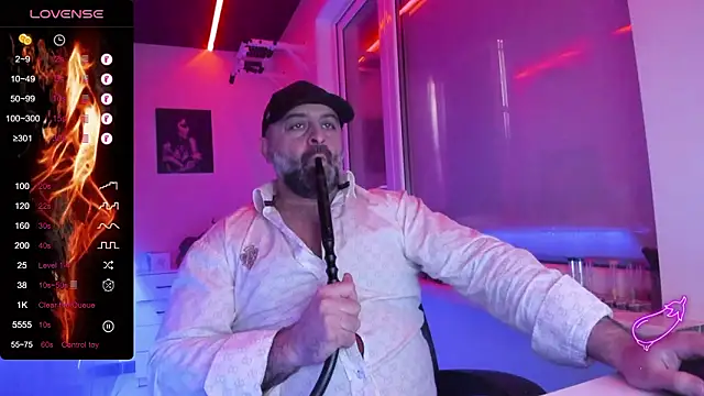 Snapshot of MAGABEAR077 chatting on 02/15/26, 10:25 MAGABEAR077 online show from 02/15/26, 10:25