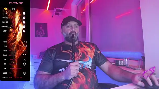 Snapshot of MAGABEAR077 chatting on 02/18/26, 06:37 MAGABEAR077 online show from 02/18/26, 06:37