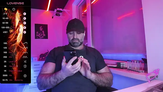 Snapshot of MAGABEAR077 chatting on 02/20/26, 09:43 MAGABEAR077 online show from 02/20/26, 09:43