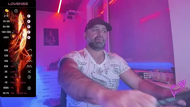 Snapshot of MAGABEAR077 chatting on 02/27/26, 08:36 MAGABEAR077 online show from 02/27/26, 08:36