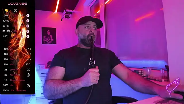 Snapshot of MAGABEAR077 chatting on 03/02/26, 08:32 MAGABEAR077 online show from 03/02/26, 08:32