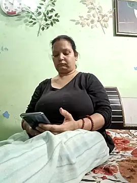 Snapshot of Kavya_kapoor chatting on 02/26/25, 04:24 Kavya kapoor online show from 02/26/25, 04:24