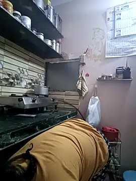 Snapshot of Kavya_kapoor chatting on 03/08/25, 02:45 Kavya kapoor online show from 03/08/25, 02:45