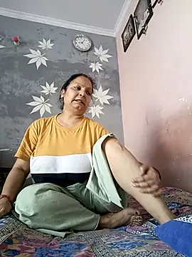 Snapshot of Kavya_kapoor chatting on 03/12/25, 03:35 Kavya kapoor online show from 03/12/25, 03:35