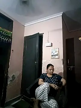 Snapshot of Kavya_kapoor chatting on 03/12/25, 01:08 Kavya kapoor online show from 03/12/25, 01:08