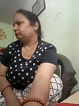 Snapshot of Kavya_kapoor chatting on 03/12/25, 04:46 Kavya kapoor online show from 03/12/25, 04:46