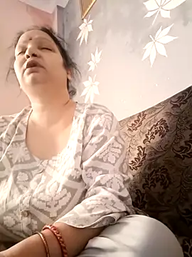 Snapshot of Kavya_kapoor chatting on 03/18/25, 01:43 Kavya kapoor online show from 03/18/25, 01:43