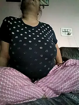 Snapshot of Kavya_kapoor chatting on 10/07/25, 10:56 Kavya kapoor online show from 10/07/25, 10:56