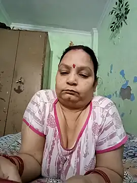 Snapshot of Kavya_kapoor chatting on 10/11/25, 07:51 Kavya kapoor online show from 10/11/25, 07:51