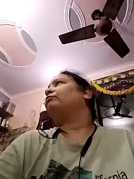 Snapshot of Kavya_kapoor chatting on 10/30/25, 05:02 Kavya kapoor online show from 10/30/25, 05:02