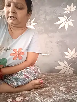 Snapshot of Kavya_kapoor chatting on 11/06/25, 02:01 Kavya kapoor online show from 11/06/25, 02:01