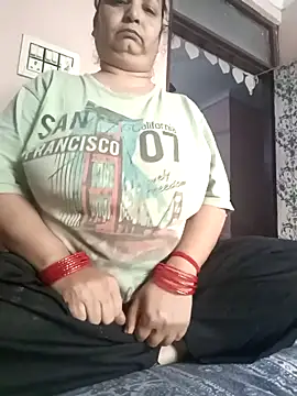 Snapshot of Kavya_kapoor chatting on 11/22/25, 03:27 Kavya kapoor online show from 11/22/25, 03:27