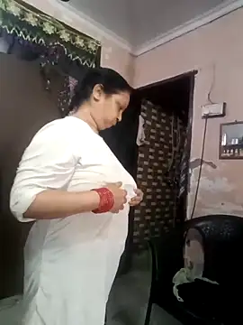 Snapshot of Kavya_kapoor chatting on 11/28/25, 05:43 Kavya kapoor online show from 11/28/25, 05:43