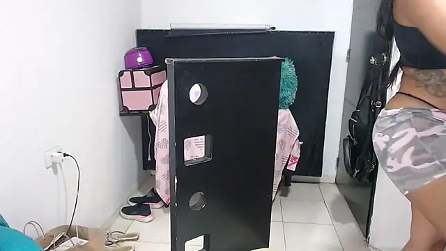 alanajonees22 online show from 12/23/24, 09:40