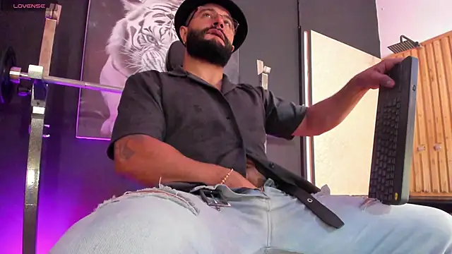 Luke  09 online show from 10/27/25, 11:47