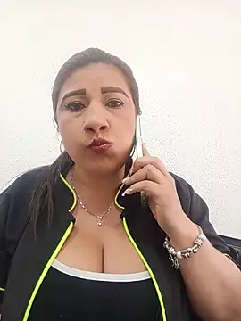 Hannahcandyy online show from 06/11/26, 04:27