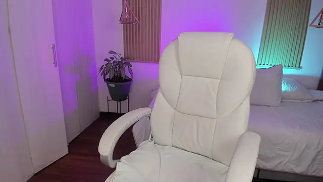 Kendall Bunnyy online show from 11/11/25, 08:42