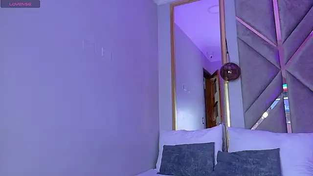 Lola King online show from 01/31/25, 04:25