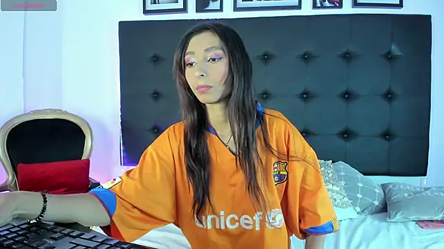 Snapshot of SaraDreamss chatting on 01/06/25, 08:39 SaraDreamss online show from 01/06/25, 08:39