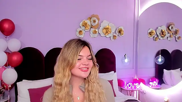 Snapshot of ZaraBloom chatting on 11/19/25, 03:17 ZaraBloom online show from 11/19/25, 03:17