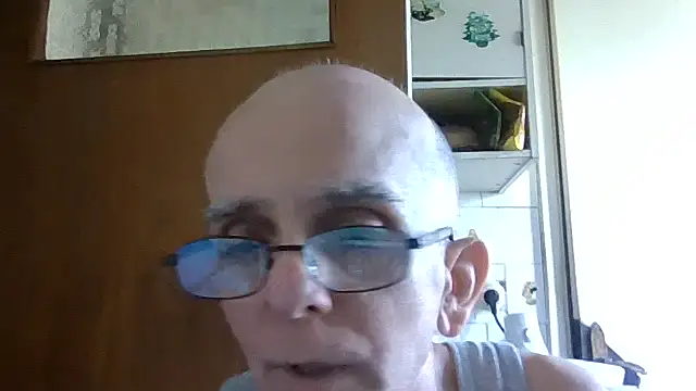 Snapshot of mariusica1@xh chatting on 06/13/26, 01:09 mariusica1xh online show from 06/13/26, 01:09