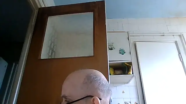 Snapshot of mariusica1@xh chatting on 06/16/26, 02:52 mariusica1xh online show from 06/16/26, 02:52