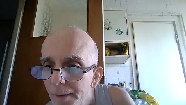 Snapshot of mariusica1@xh chatting on 06/18/26, 09:14 mariusica1xh online show from 06/18/26, 09:14