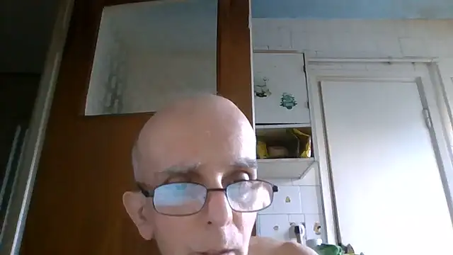 Snapshot of mariusica1@xh chatting on 06/19/26, 04:44 mariusica1xh online show from 06/19/26, 04:44