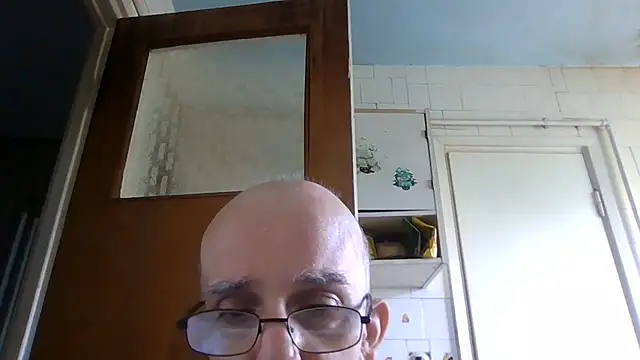 Snapshot of mariusica1@xh chatting on 06/20/26, 12:52 mariusica1xh online show from 06/20/26, 12:52