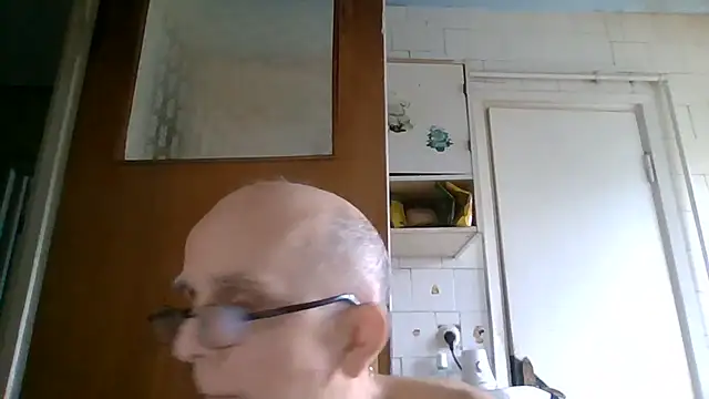 Snapshot of mariusica1@xh chatting on 06/23/26, 02:48 mariusica1xh online show from 06/23/26, 02:48