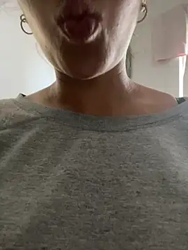 Snapshot of Gabizinhagirls chatting on 09/18/25, 03:47 Gabizinhagirls online show from 09/18/25, 03:47