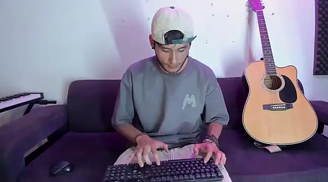 Henrikk senn online show from 12/14/24, 02:56