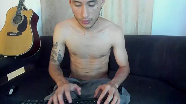 Henrikk senn online show from 10/27/25, 03:21